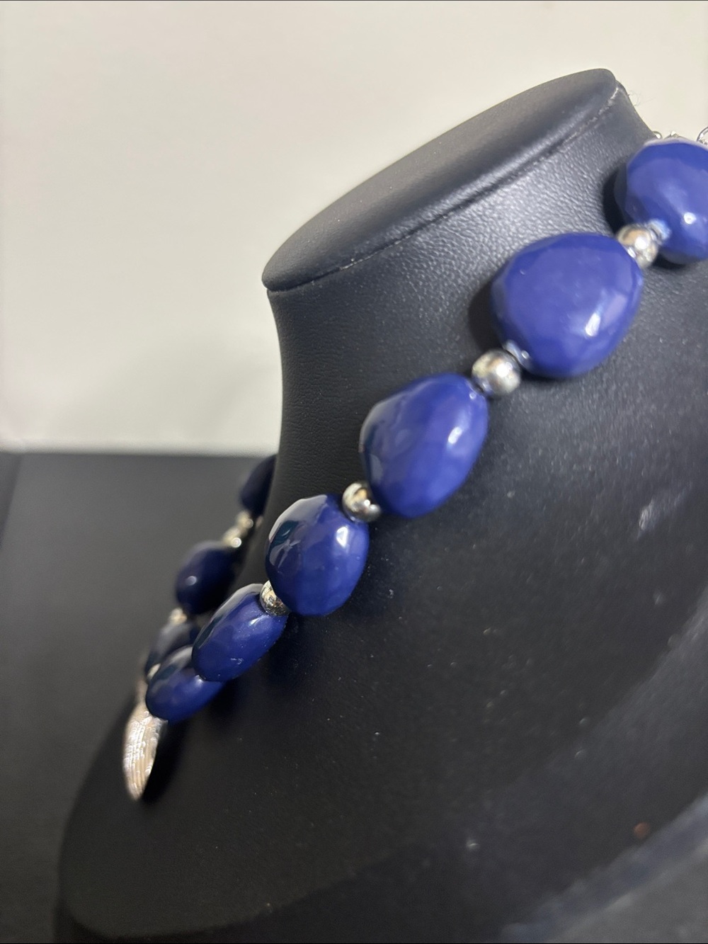 Fashion Navy Blue Bead Necklace with Silver Shell Charms - Picture 4 of 7